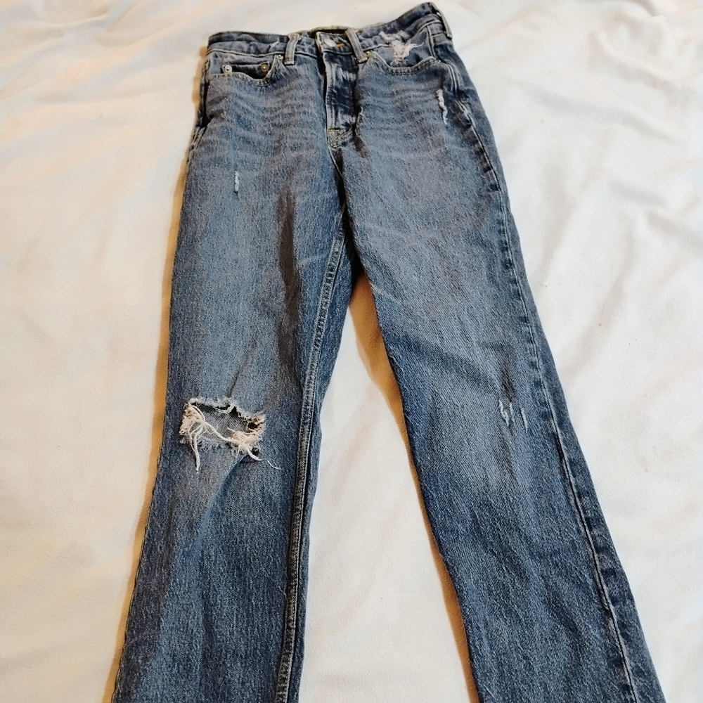 Stylish Distressed Blue Straight Leg Ripped Jeans for Women